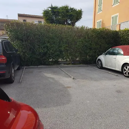 Cap A 400 M Des Plages * 昂蒂布