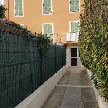 Cap A 400 M Des Plages أنتيب