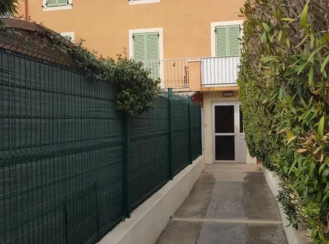 Cap A 400 M Des Plages أنتيب